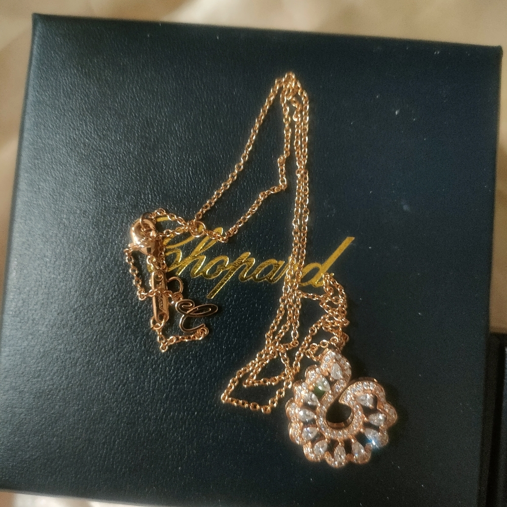 Chopard 18k Gold Necklace with conch pendant